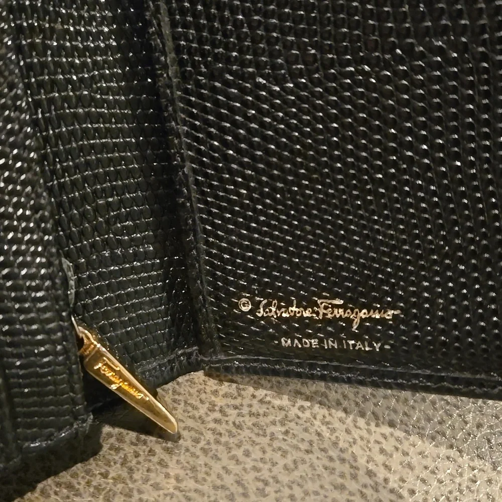Salvatore Ferragamo Wallet Black Textured Accessory with Gold Detail - Picture 5 of 10